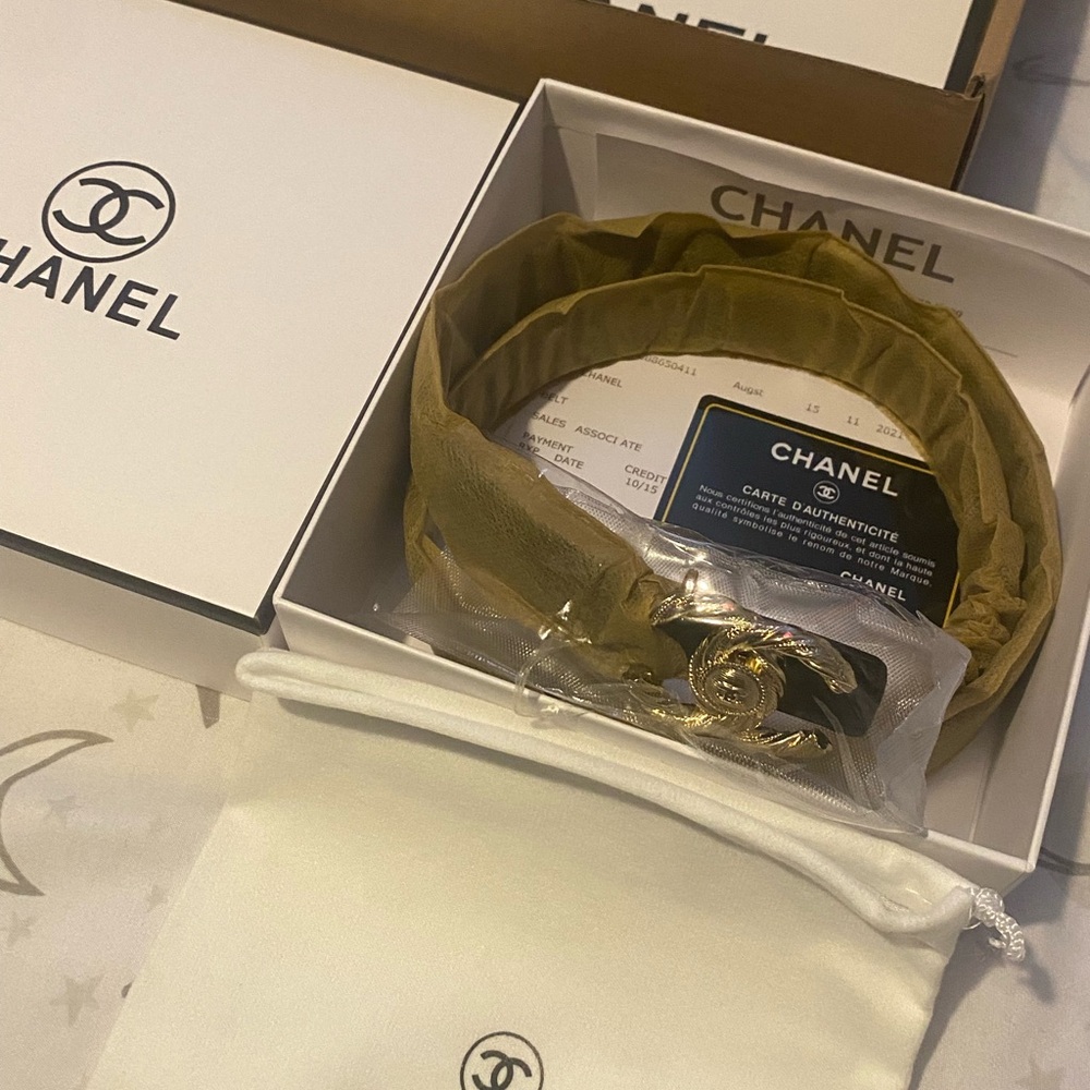 CHANEL Black Leather Belt Gold CHANEL Logo Buckle - Picture 7 of 12